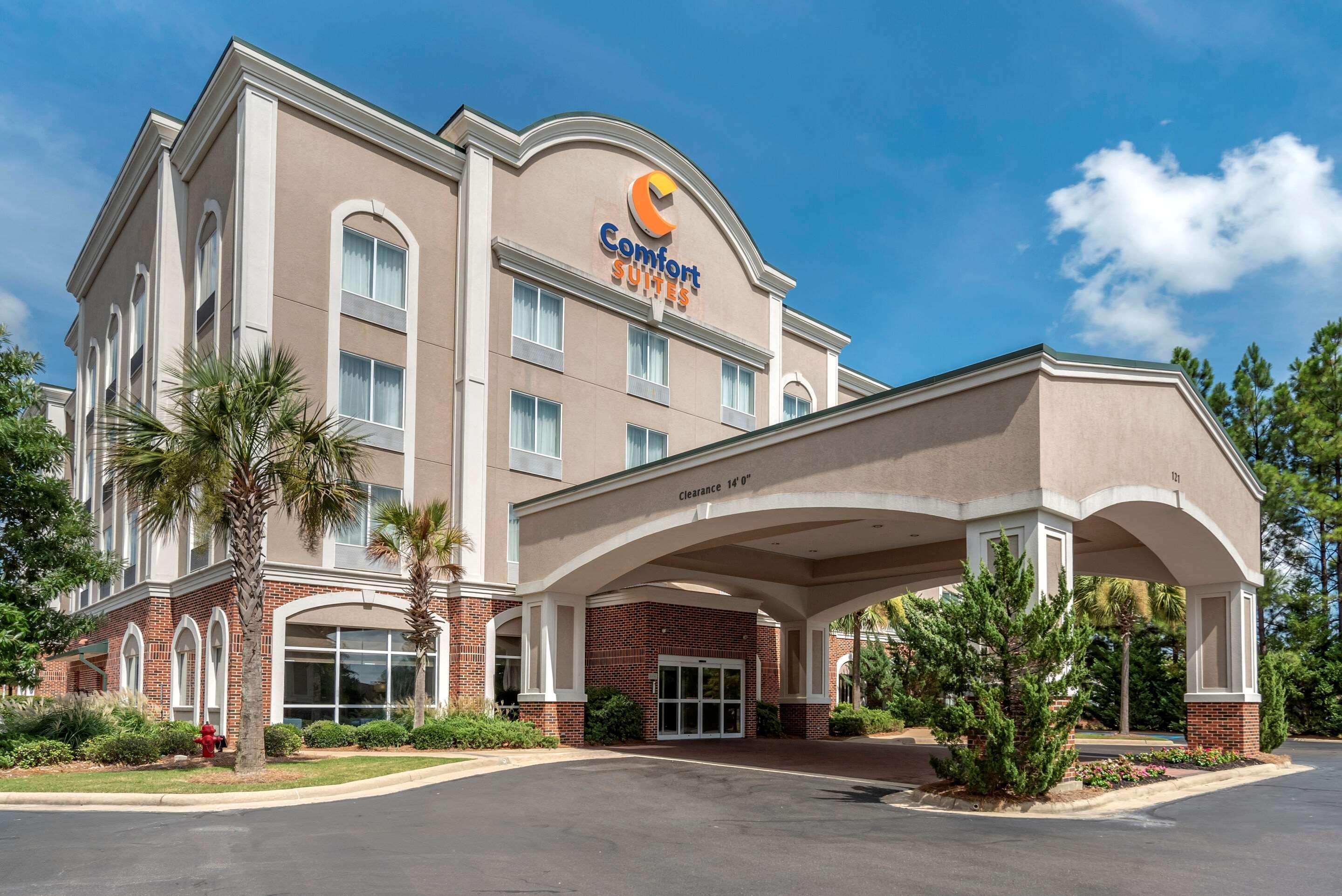 Comfort Suites Airport Luckney Екстер'єр фото